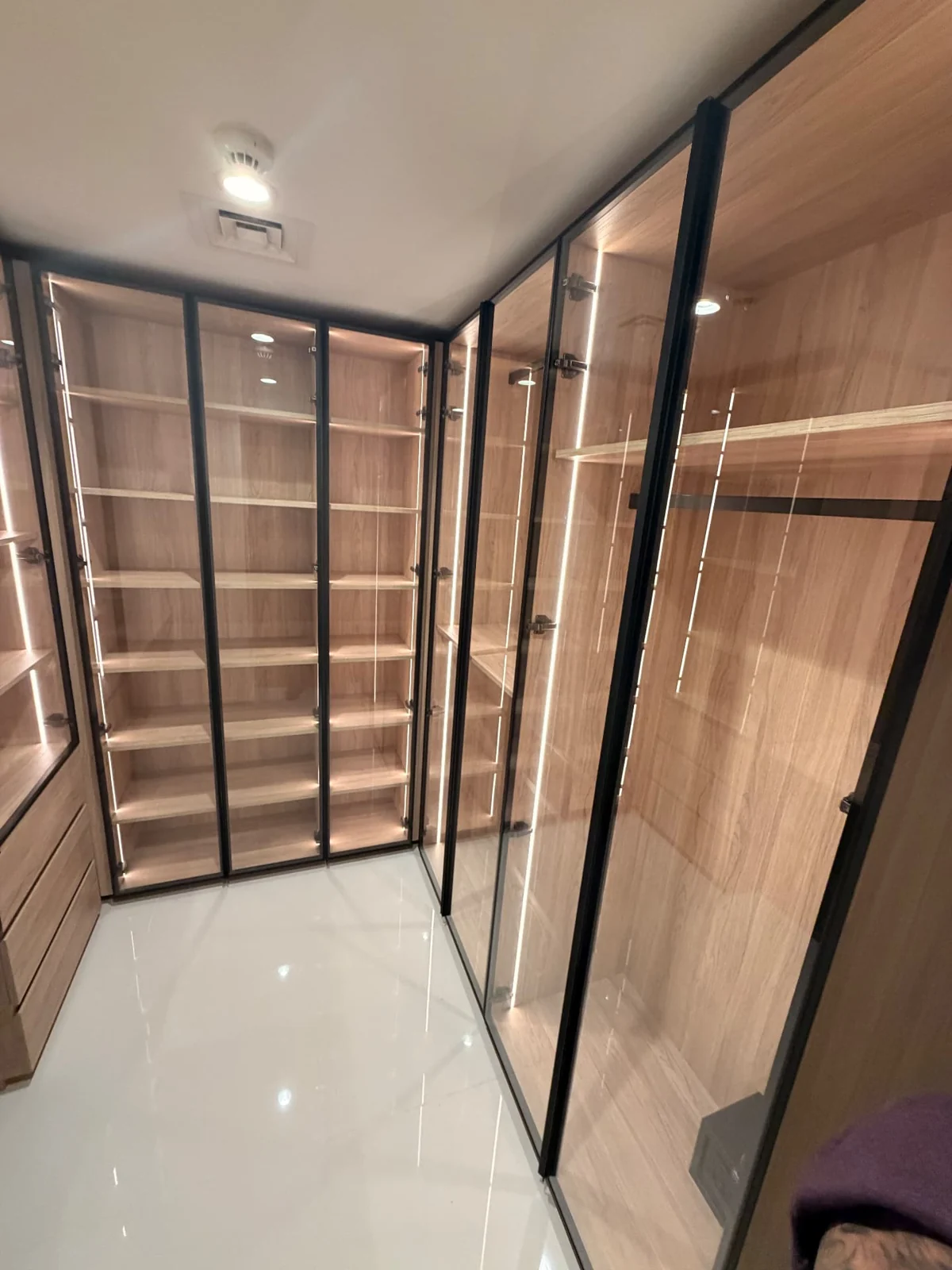 Glass wardrobe wall — Spazio Vivo